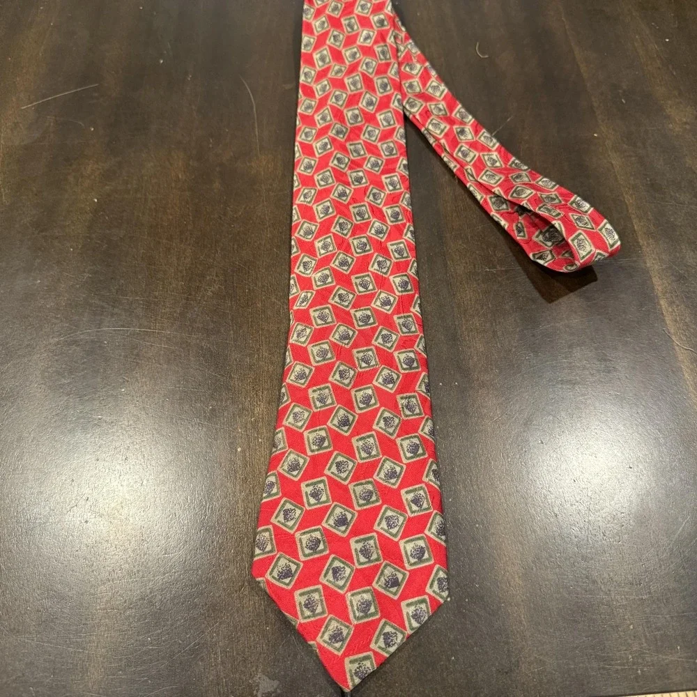 Brioni Tie Mens Red Silk Made In Italy Geometric Square Pattern Necktie Designer